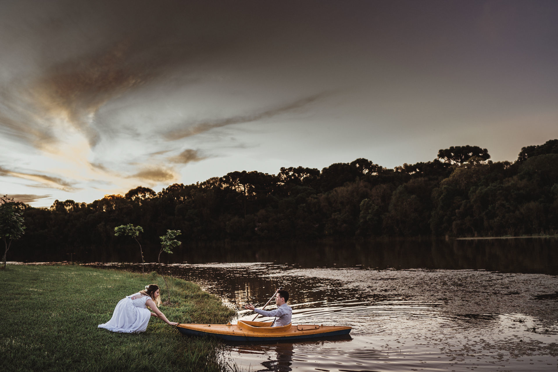 Foto Um ensaio fantástico, a beira de um lago. - Fabiane e Rafael - Imagem 27