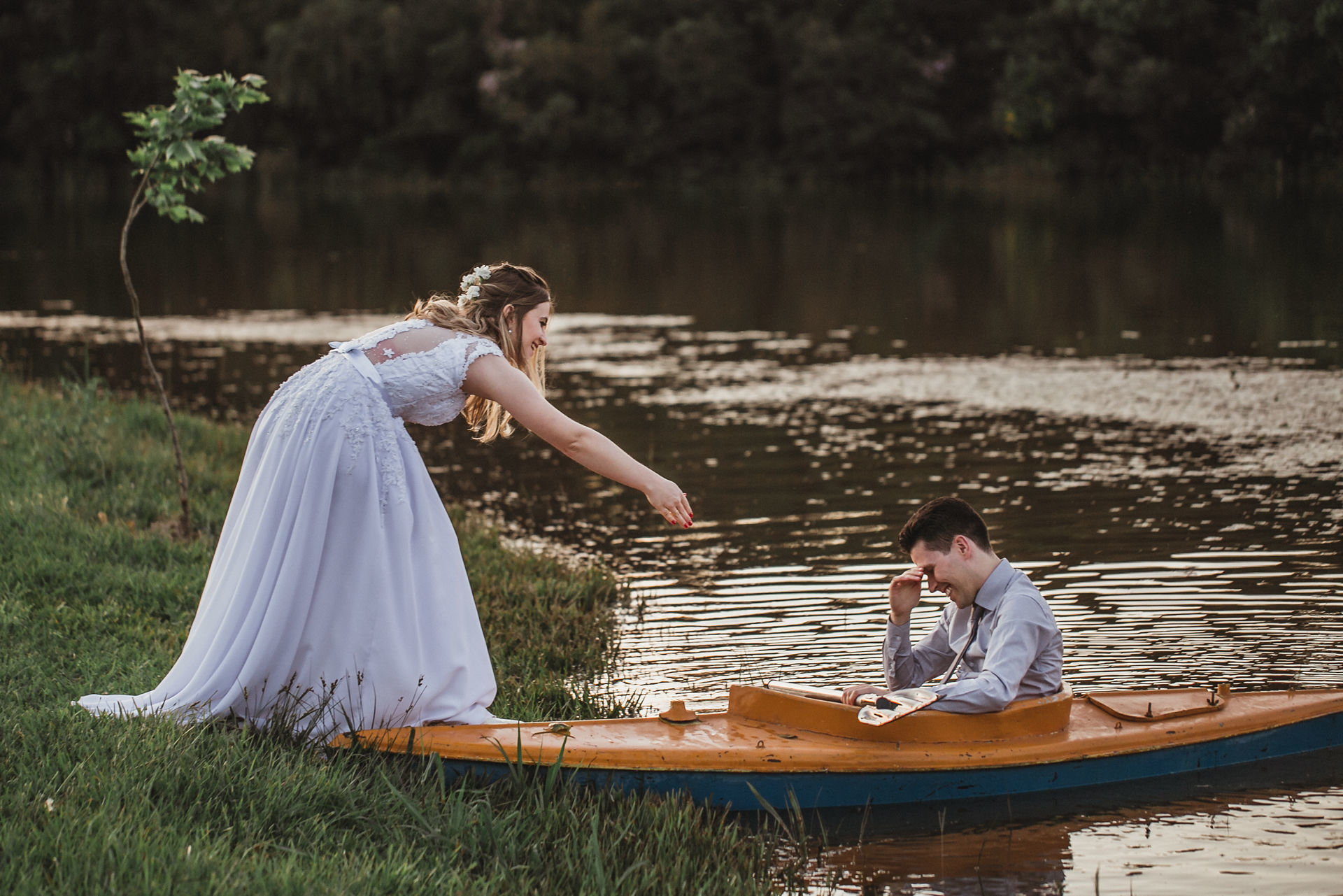 Foto Um ensaio fantástico, a beira de um lago. - Fabiane e Rafael - Imagem 28