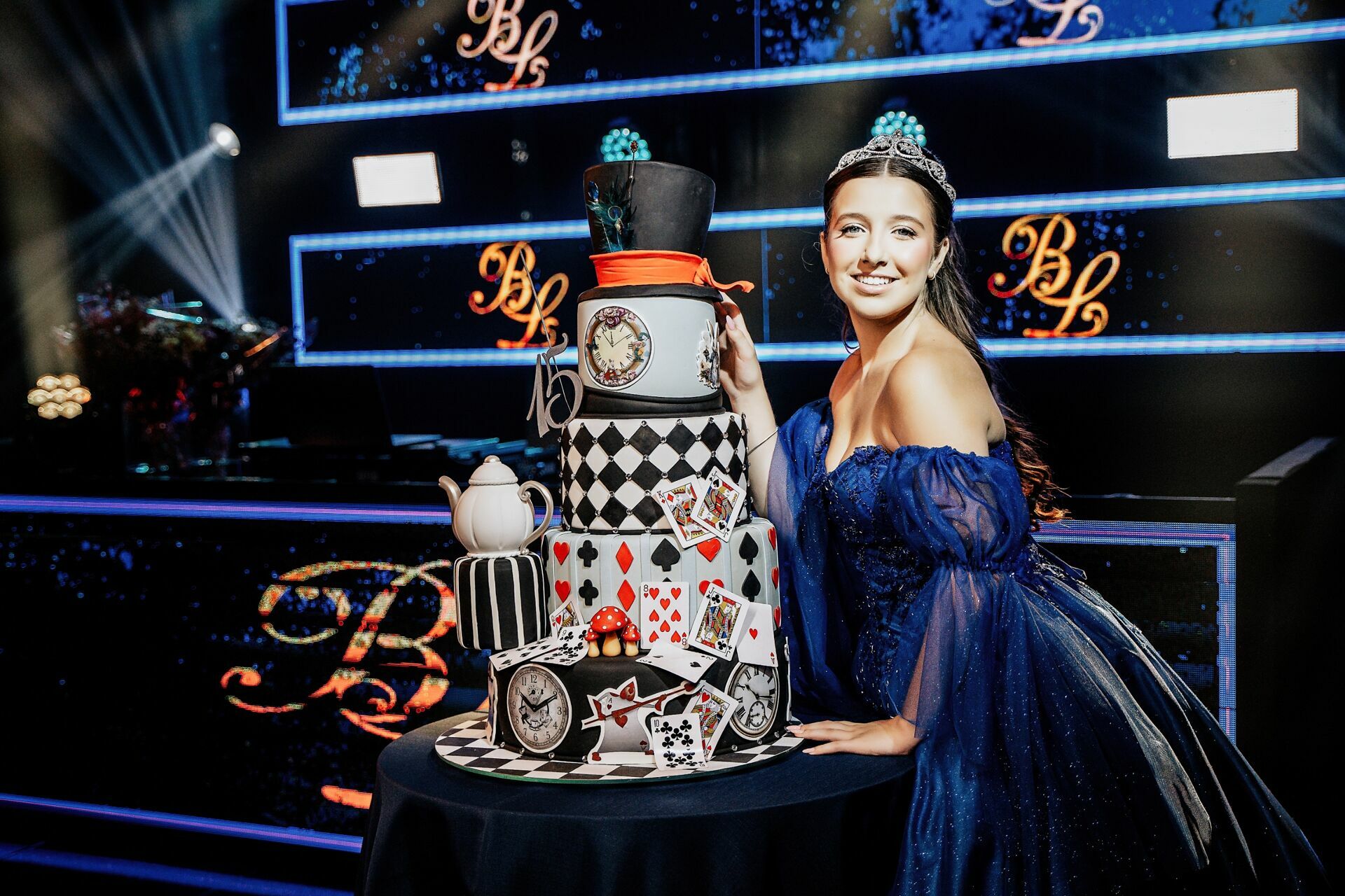 Foto Bibiana no país das maravilhas - 15 Anos - Imagem 21